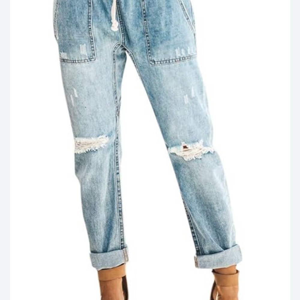 Effortless Blue Relaxed Jeans for Everyday Comfort